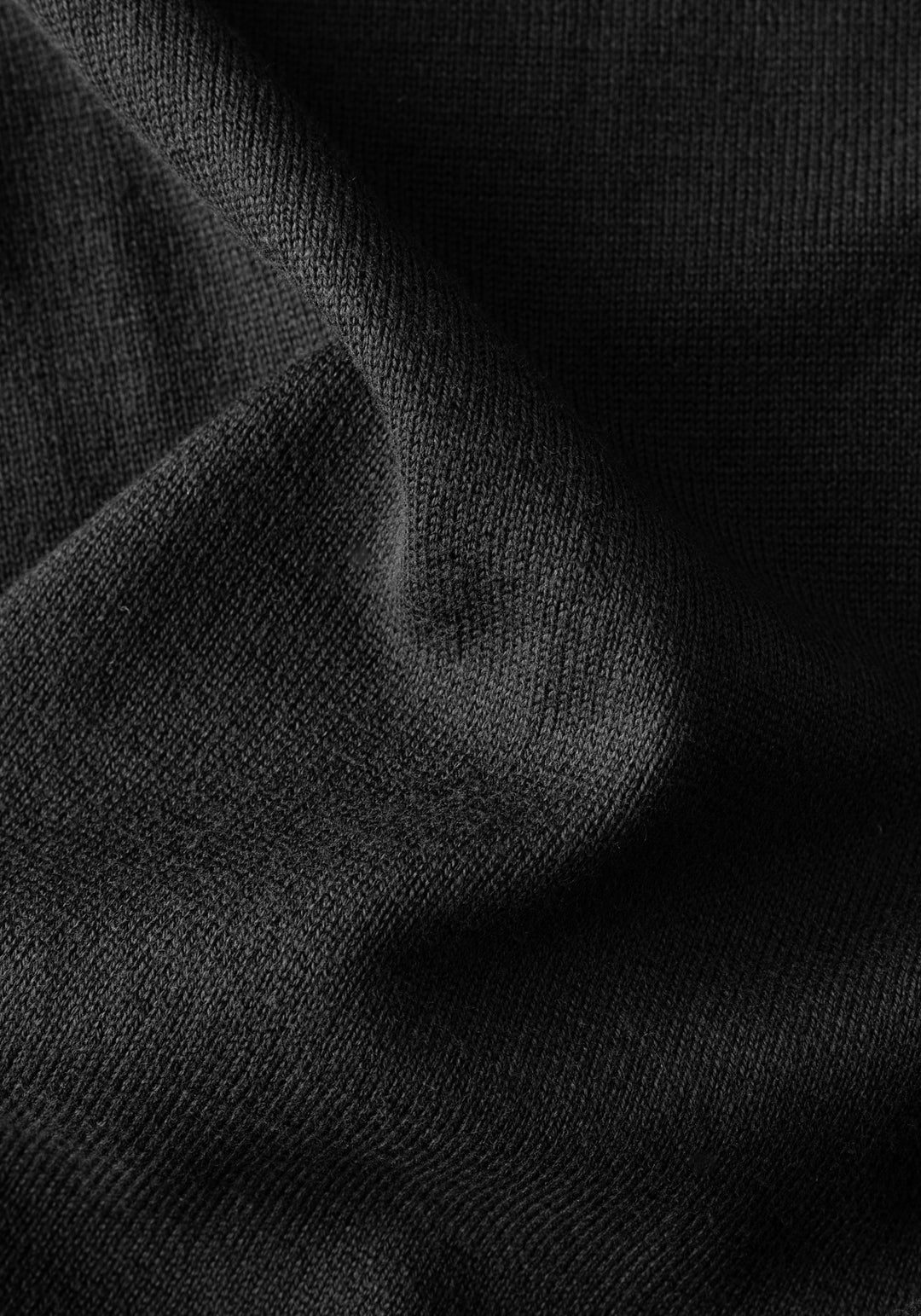 Black Rain Cotton V-Pullover